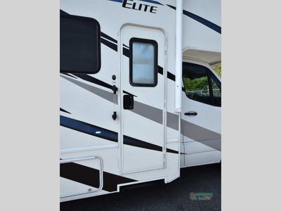 2021 Thor Motor Coach Freedom Elite — photo 28 view