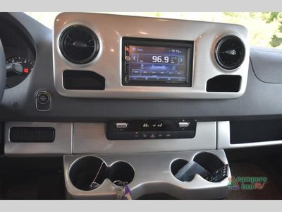 2021 Thor Motor Coach Freedom Elite — photo 18 view