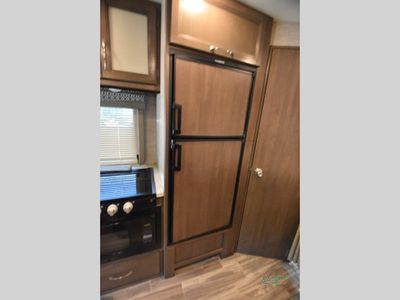 2021 Thor Motor Coach Freedom Elite — photo 39 view