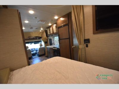 2021 Thor Motor Coach Freedom Elite — photo 36 view