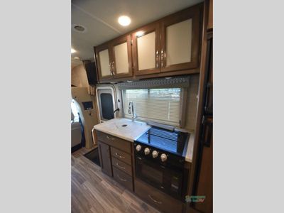 2021 Thor Motor Coach Freedom Elite — photo 37 view