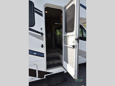 2021 Thor Motor Coach Freedom Elite — photo 30 view