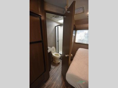 2021 Thor Motor Coach Freedom Elite — photo 42 view