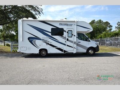 2021 Thor Motor Coach Freedom Elite — photo 7 view