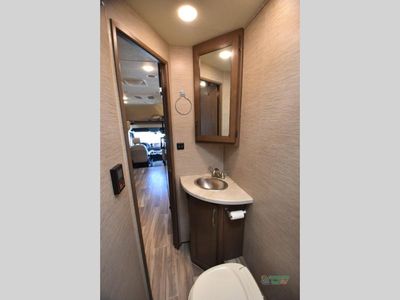 2021 Thor Motor Coach Freedom Elite — photo 44 view