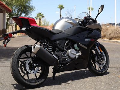 2026 CFMOTO 300SS - Photo 5