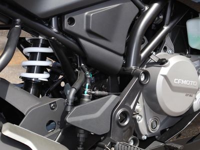 2026 CFMOTO 300SS - Photo 15