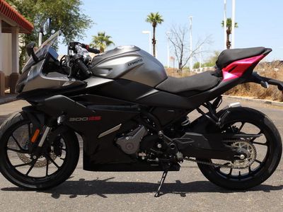 2026 CFMOTO 300SS - Photo 7