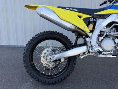 2026 Suzuki RM-Z450 - Photo 2