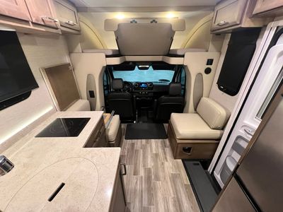 2024 Tiffin WAYFARER - Photo 3