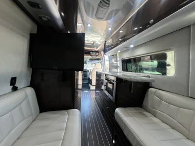 2018 Airstream INTERSTATE — interior view