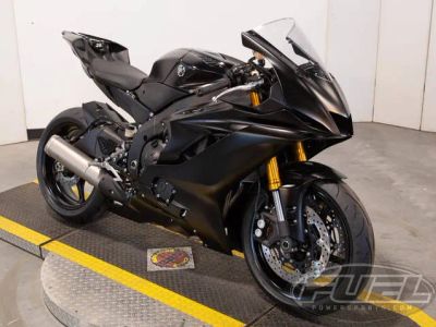 2026 Yamaha YZF-R6 — front three-quarter view