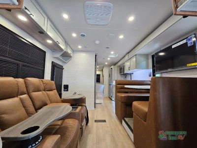 2027 Dynamax Europa — photo 10 view