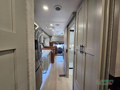2027 Dynamax Europa — photo 11 view