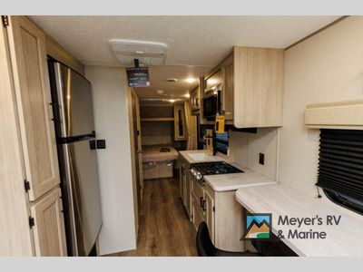 2025 Coachmen RV Catalina Summit Series 8 - Photo 8
