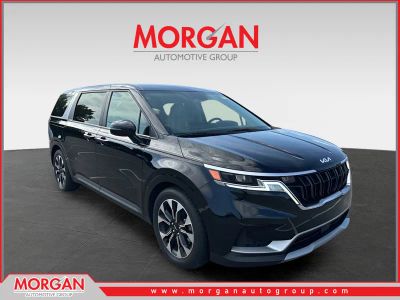 2024 Kia Carnival EX in Aurora Black Pearl — front three-quarter view