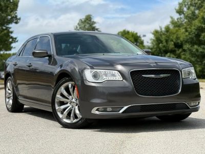 2017 Chrysler 300 - Photo 2
