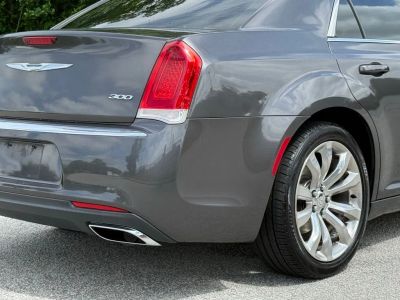 2017 Chrysler 300 - Photo 21