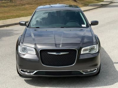 2017 Chrysler 300 - Photo 12