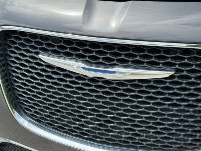 2017 Chrysler 300 - Photo 11