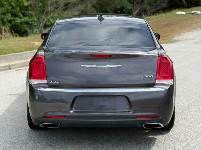 2017 Chrysler 300 - Photo 18