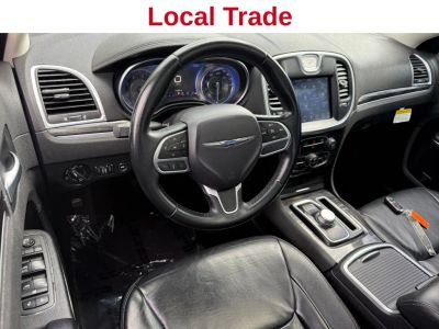 2017 Chrysler 300 - Photo 5