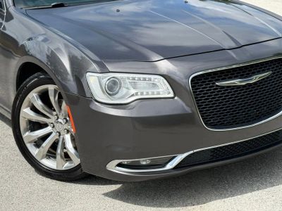 2017 Chrysler 300 - Photo 10