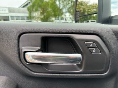 2025 Chevrolet Silverado 2500 HD — photo 15 view
