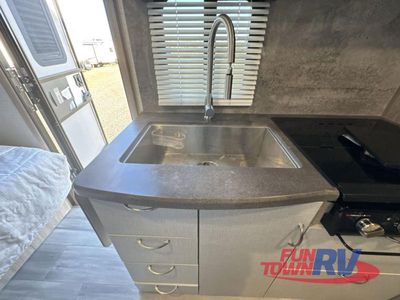 2022 Winnebago Micro Minnie — photo 19 view