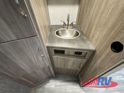 2022 Winnebago Micro Minnie — photo 28 view