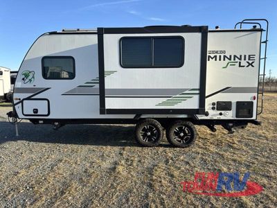 2022 Winnebago Micro Minnie — photo 11 view