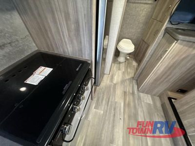 2022 Winnebago Micro Minnie — photo 7 view