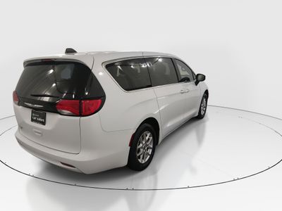 2023 Chrysler Voyager - Photo 7