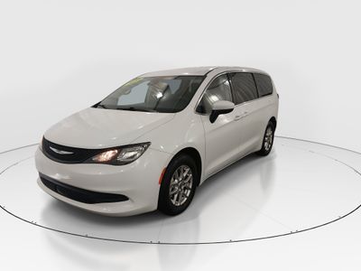 2023 Chrysler Voyager - Photo 3