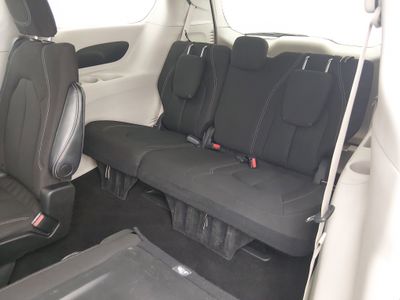 2023 Chrysler Voyager - Photo 17