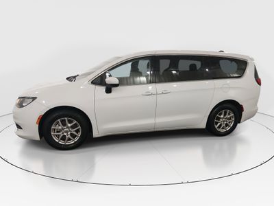 2023 Chrysler Voyager - Photo 4