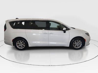 2023 Chrysler Voyager - Photo 8