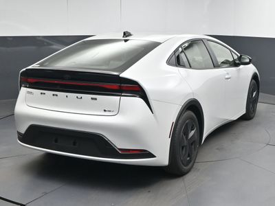 2026 Toyota Prius LE Hatchback — photo 7 view