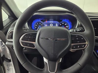2026 Chrysler Pacifica — photo 13 view