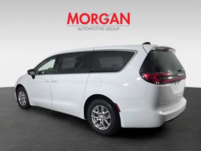 2026 Chrysler Pacifica — photo 7 view