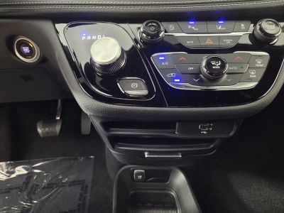 2026 Chrysler Pacifica — photo 12 view