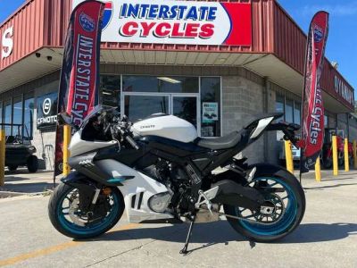 2026 CFMOTO 675SS — front three-quarter view