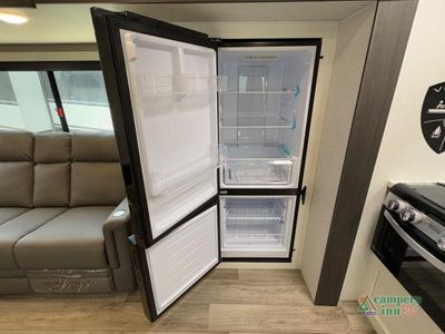 2025 Venture RV Stratus - Photo 18
