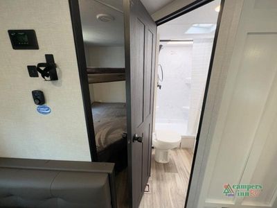 2025 Venture RV Stratus - Photo 28
