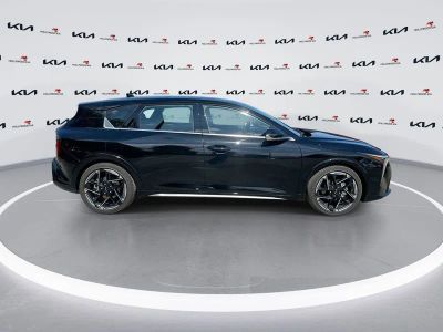 2026 Kia K4 Hatchback — photo 9 view