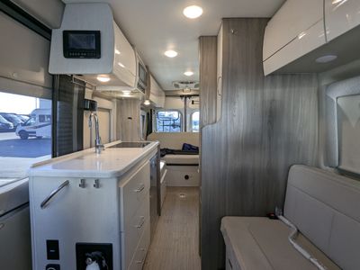 2022 Thor Motor Coach Tellaro — photo 21 view