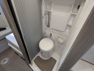 2022 Thor Motor Coach Tellaro — photo 18 view