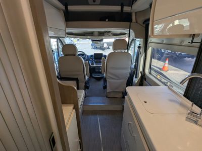 2022 Thor Motor Coach Tellaro — photo 10 view