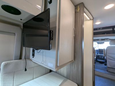 2022 Thor Motor Coach Tellaro — photo 26 view