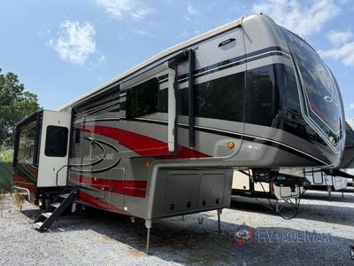 2022 DRV Luxury Suites FullHouse — front three-quarter view